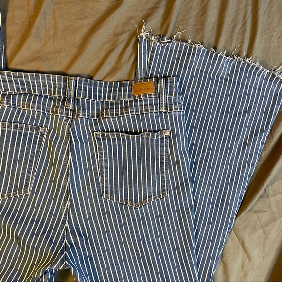 Judy Blue Engineer Striped High Waist Super Flare Jeans 13/31 - Picture 5 of 9
